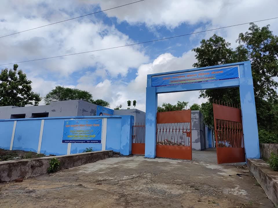 Volunteers teaching kids